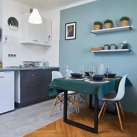 Park Mirowski Apartment *